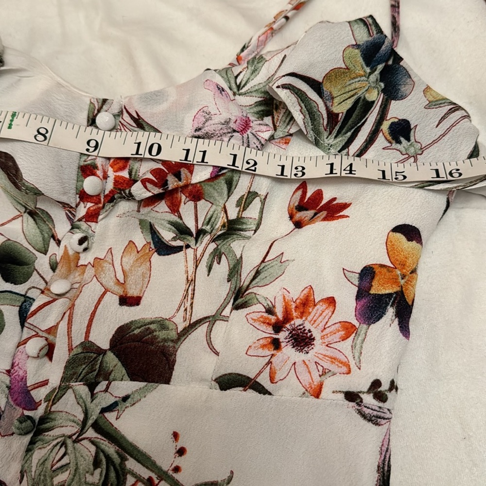 LULU.   Summer floral Dress w/ruffled neckline. Lined. VGUC . Size MED - Picture 7 of 14